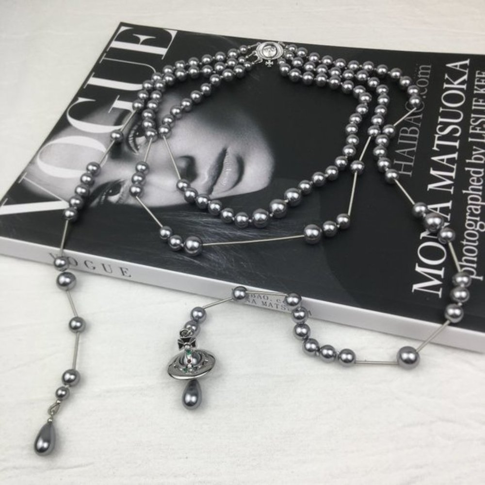 🪐Vivienne Westwood Irregular Three Row Pearl Bas Relief Choker in Silver Grey